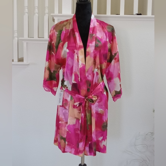 Lilac & London - Beautiful Soft & Cozy Robe - Picture 1 of 9